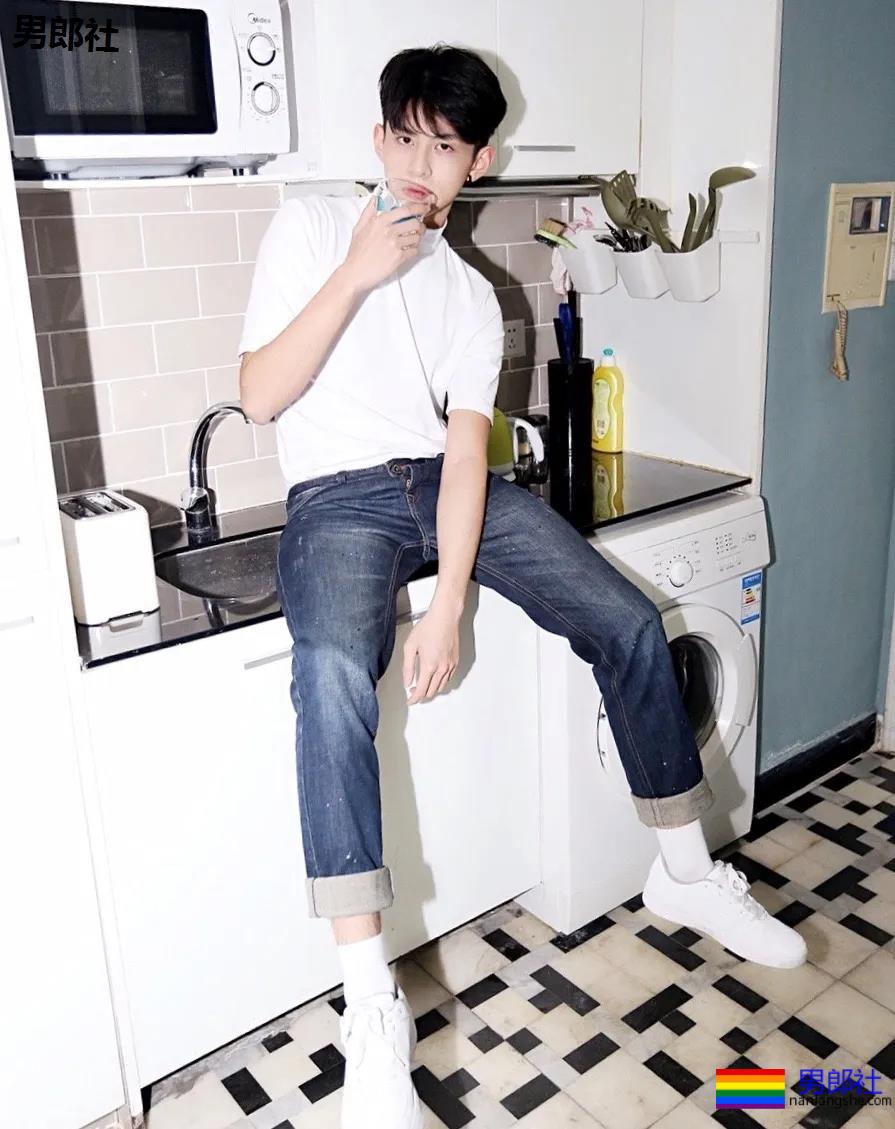 抖音网红小哥，颜值身材兼备 - 51虹马