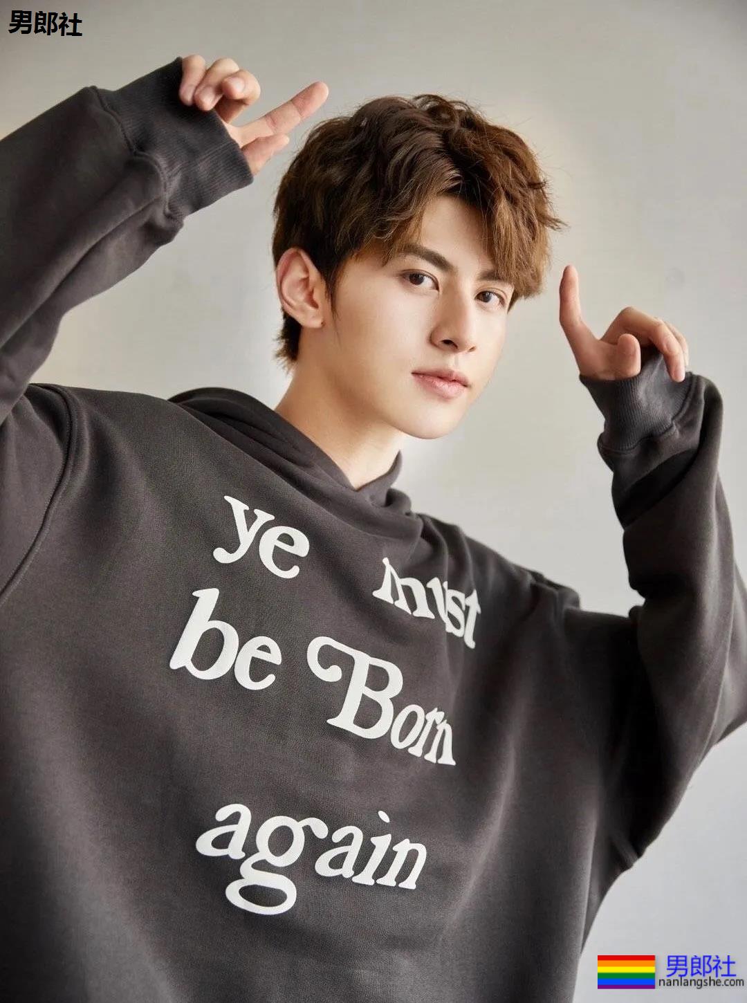 抖音网红小哥，颜值身材兼备 - 51虹马