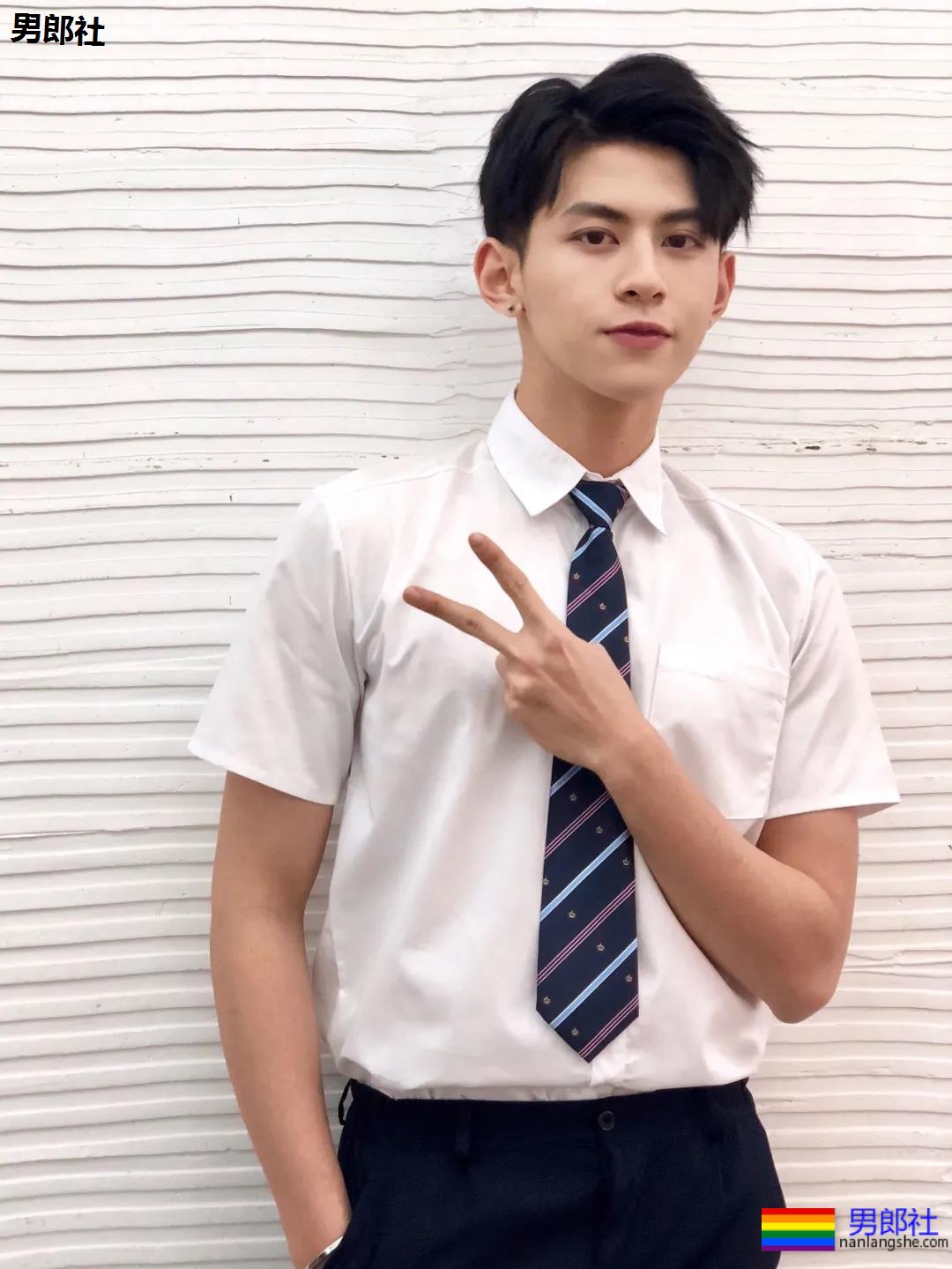 抖音网红小哥，颜值身材兼备 - 51虹马