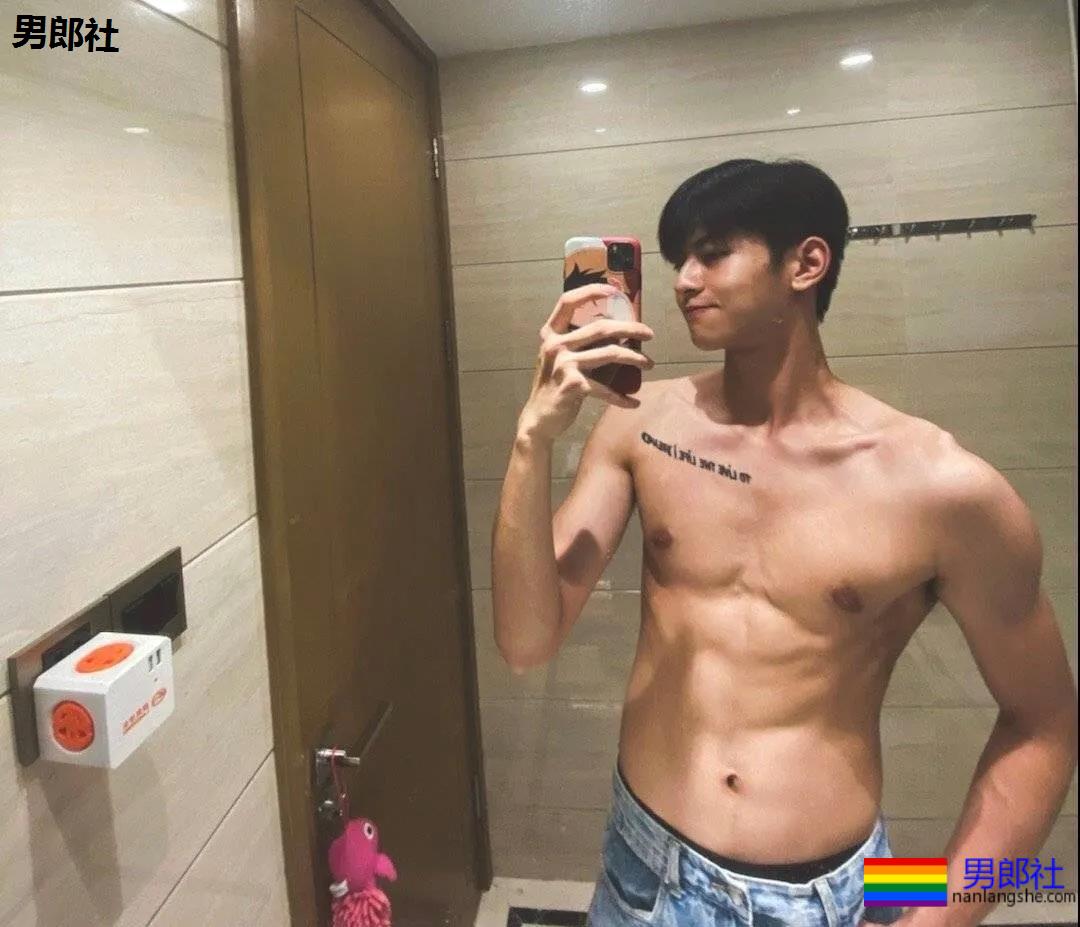 抖音网红小哥，颜值身材兼备 - 51虹马