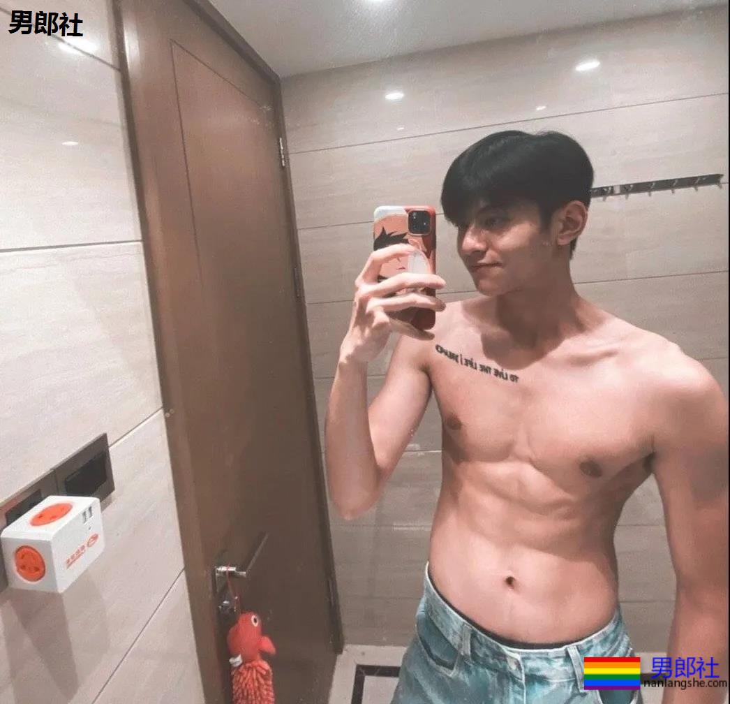 抖音网红小哥，颜值身材兼备 - 51虹马