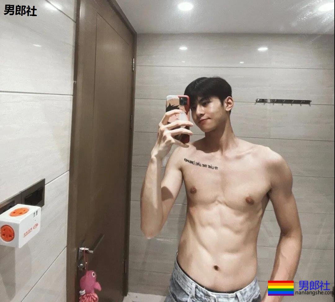 抖音网红小哥，颜值身材兼备 - 51虹马