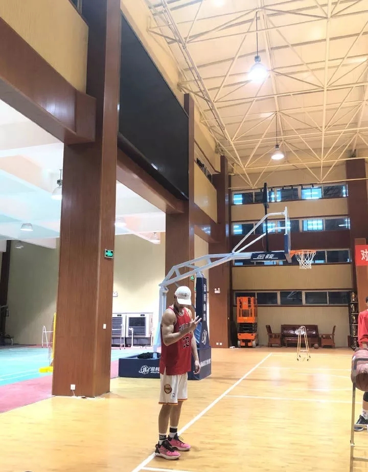 腹肌体育生小哥，随便打包一个带走！ - 51虹马