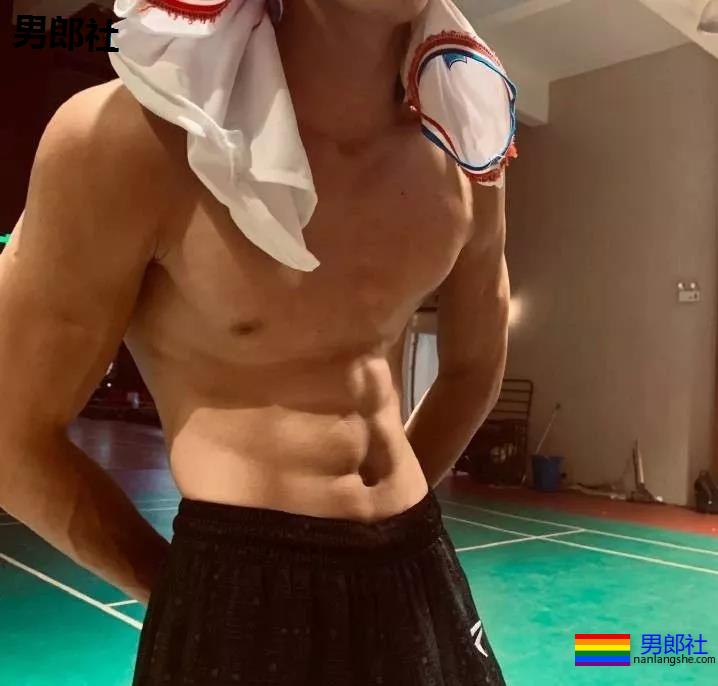 腹肌体育生小哥，随便打包一个带走！ - 51虹马