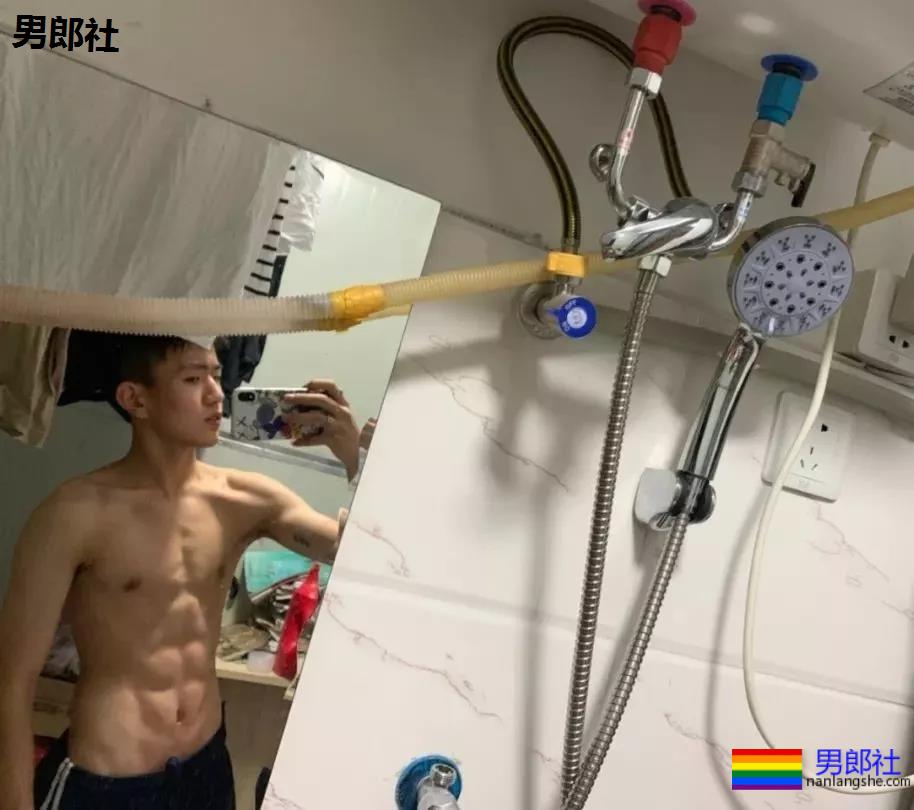 腹肌体育生小哥，随便打包一个带走！ - 51虹马