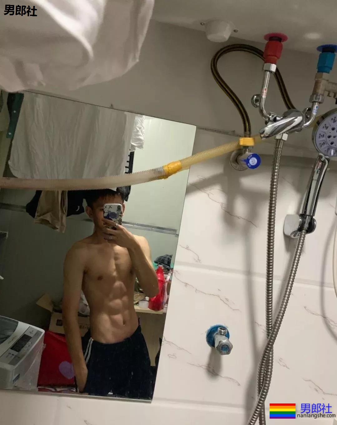 腹肌体育生小哥，随便打包一个带走！ - 51虹马