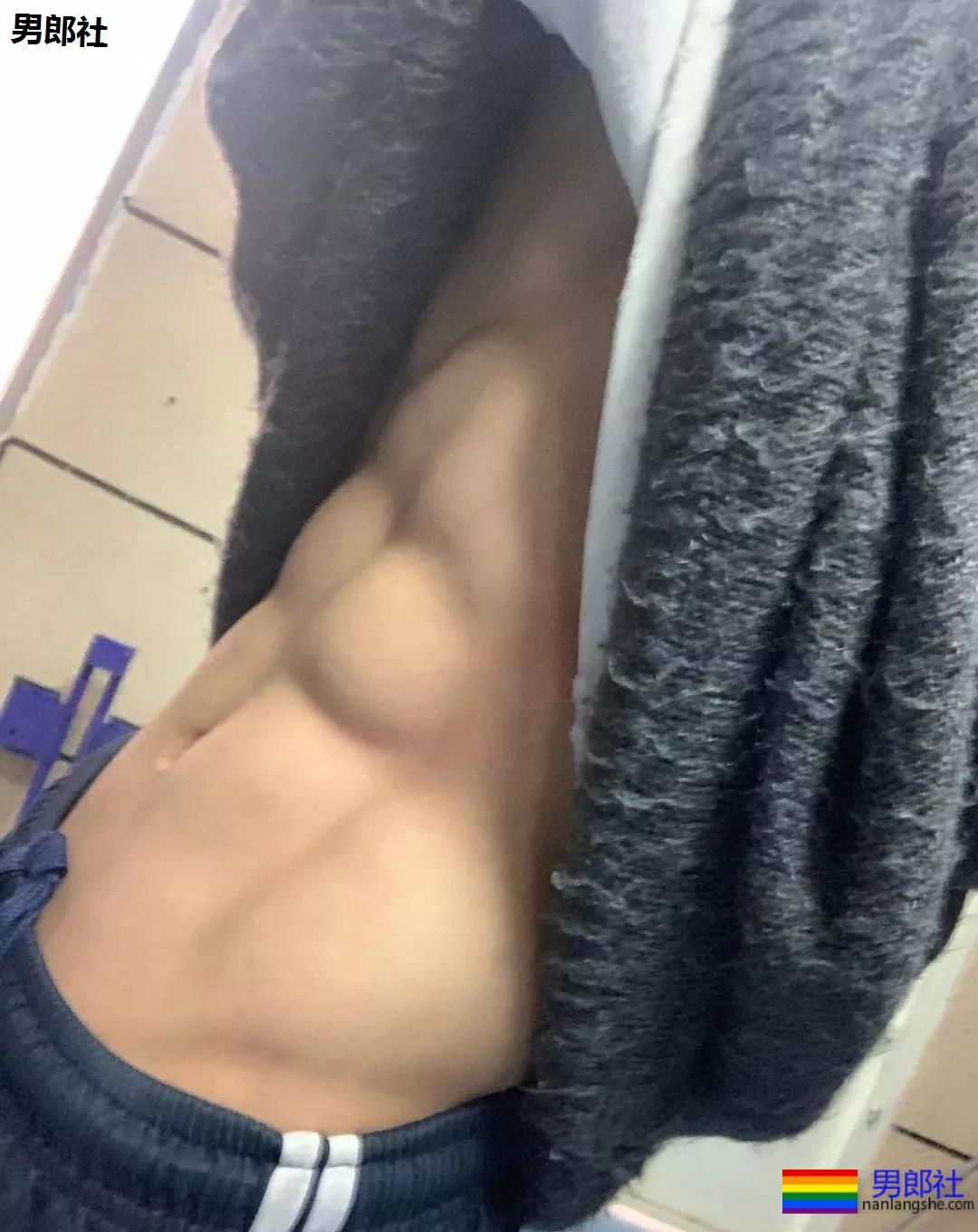 腹肌体育生小哥，随便打包一个带走！ - 51虹马