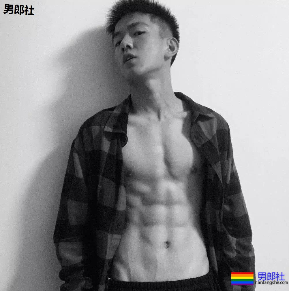 腹肌体育生小哥，随便打包一个带走！ - 51虹马