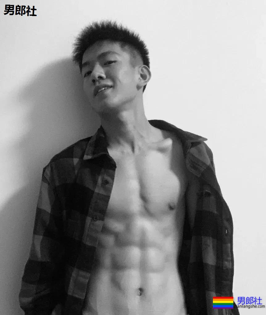 腹肌体育生小哥，随便打包一个带走！ - 51虹马