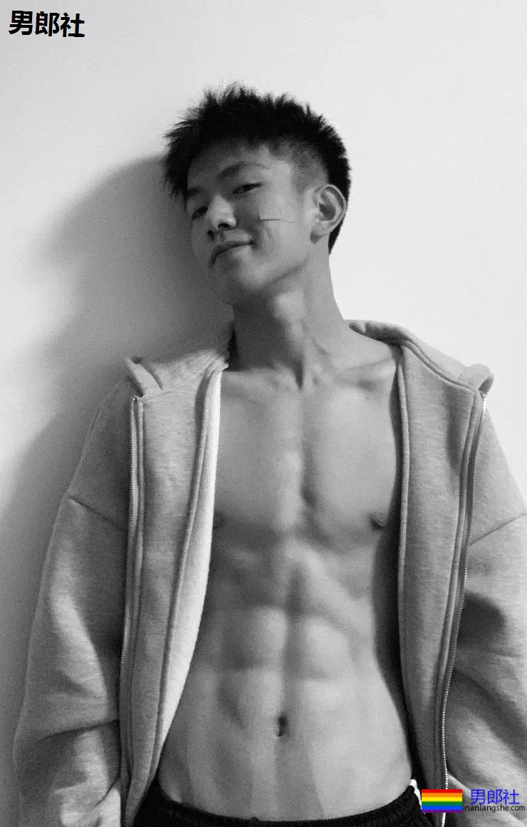 腹肌体育生小哥，随便打包一个带走！ - 51虹马