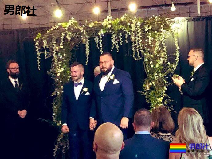 职业摔角手和男友办婚礼:一切变得越来越好 - 51虹马 职业摔角手和男友办婚礼:一切变得越来越好 - 51虹马