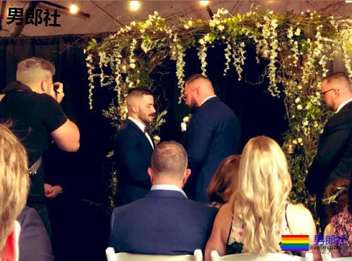 职业摔角手和男友办婚礼:一切变得越来越好 - 51虹马 职业摔角手和男友办婚礼:一切变得越来越好 - 51虹马