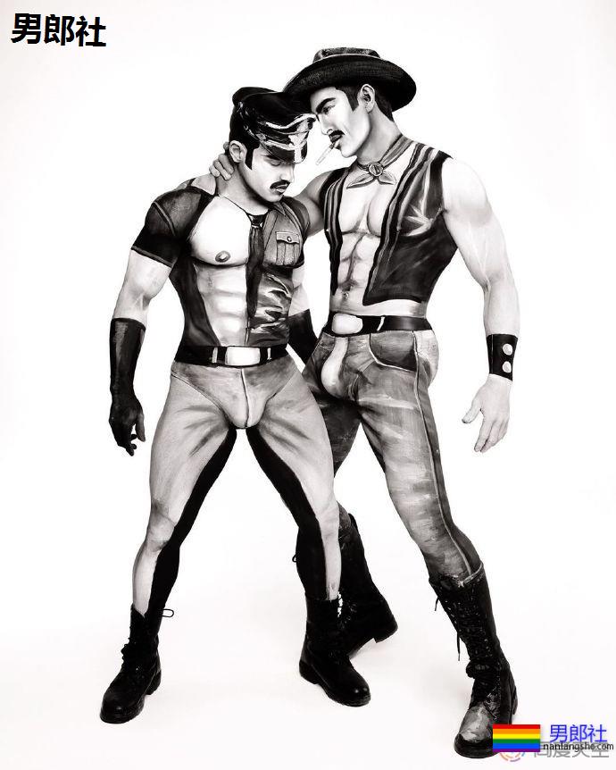 人体彩绘师把“芬兰的汤姆”画作搬入现实 - 51虹马