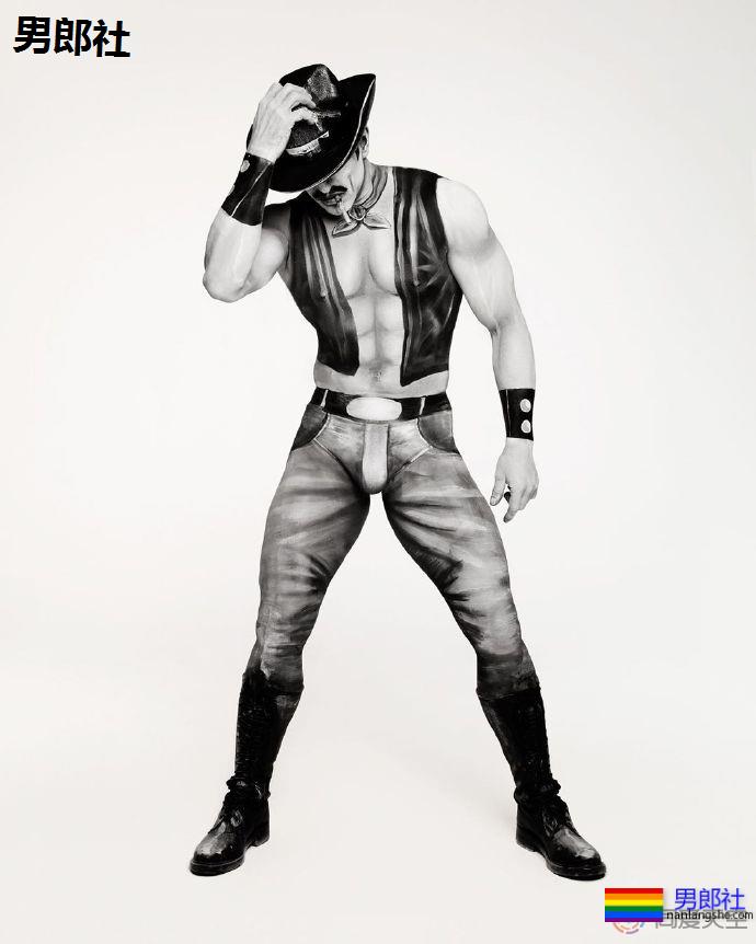 人体彩绘师把“芬兰的汤姆”画作搬入现实 - 51虹马