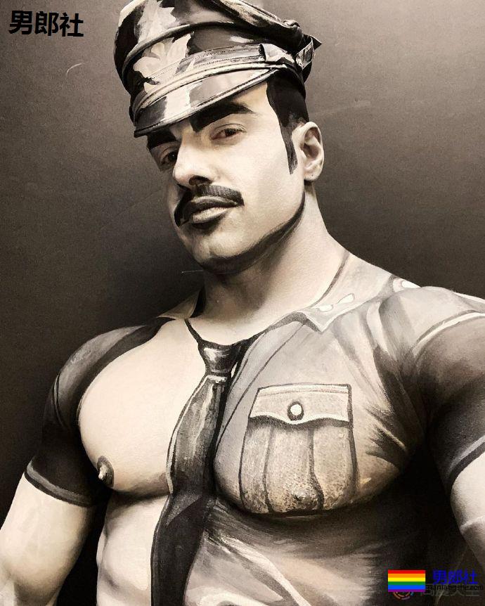 人体彩绘师把“芬兰的汤姆”画作搬入现实 - 51虹马