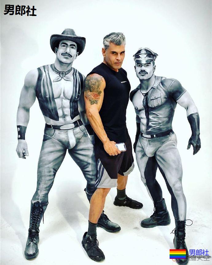 人体彩绘师把“芬兰的汤姆”画作搬入现实 - 51虹马