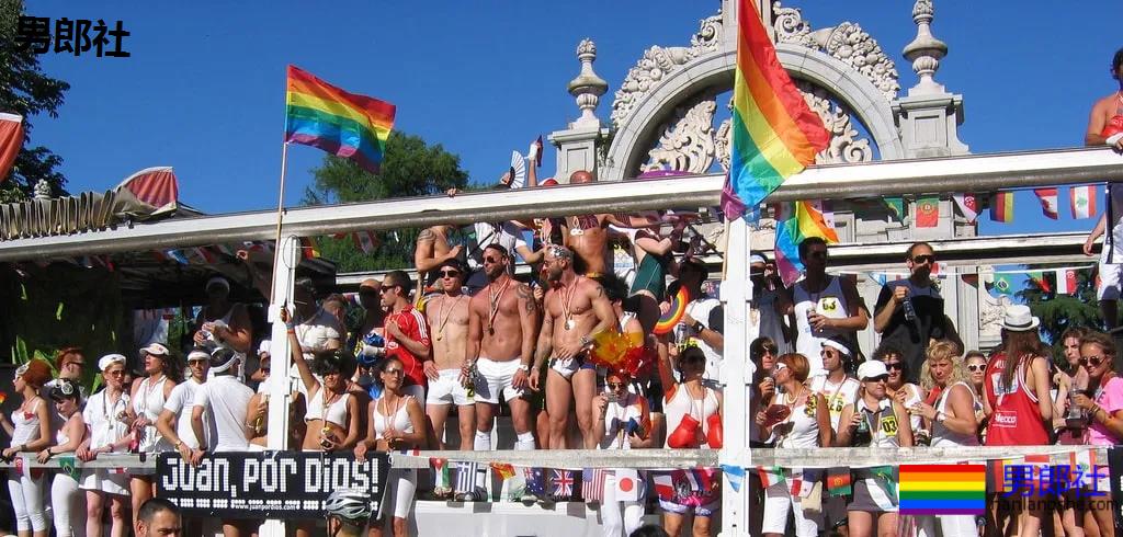 每年八月，三万基男齐聚希腊GAY岛上，就为这一盛事！ - 51虹马