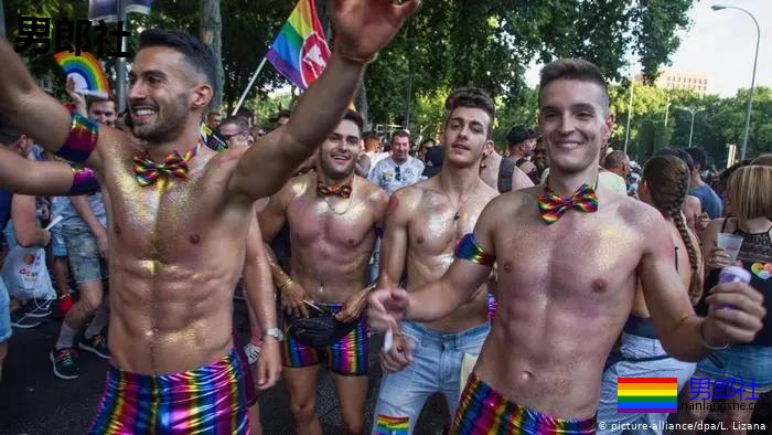 每年八月，三万基男齐聚希腊GAY岛上，就为这一盛事！ - 51虹马