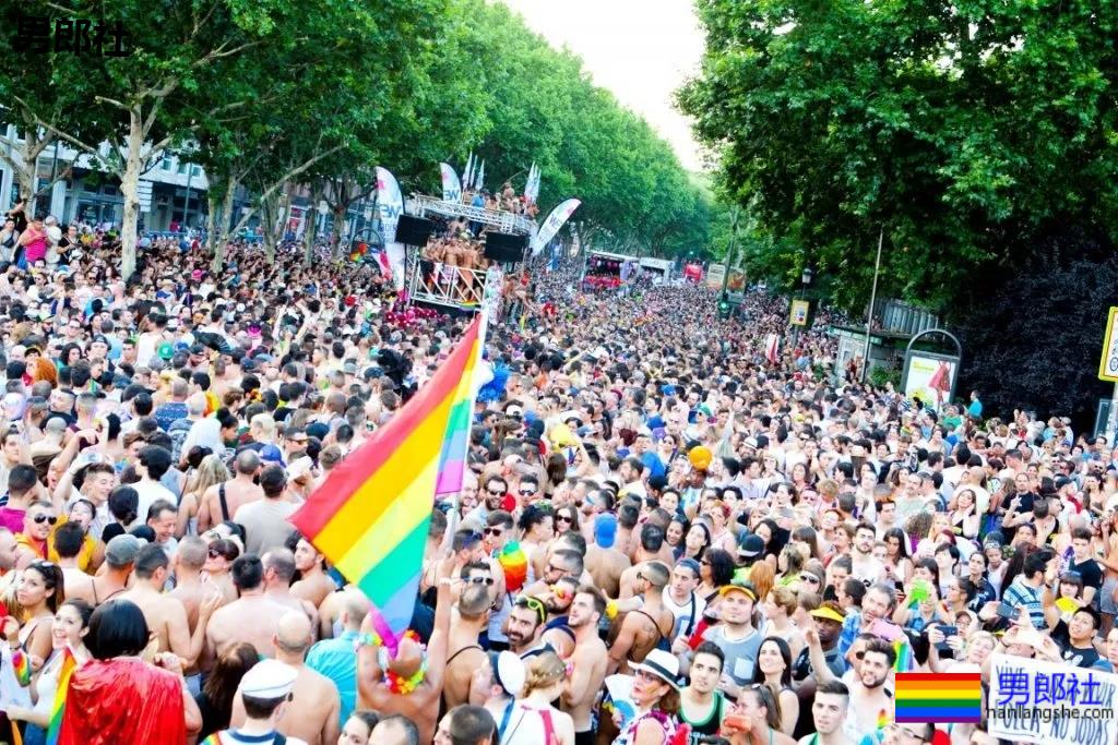 每年八月，三万基男齐聚希腊GAY岛上，就为这一盛事！ - 51虹马