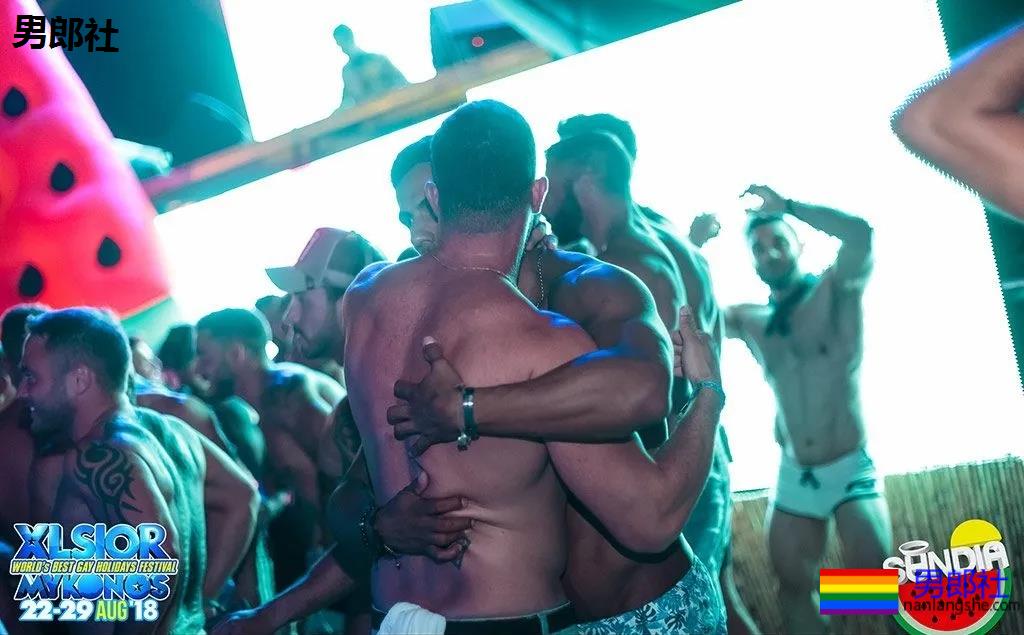 每年八月，三万基男齐聚希腊GAY岛上，就为这一盛事！ - 51虹马