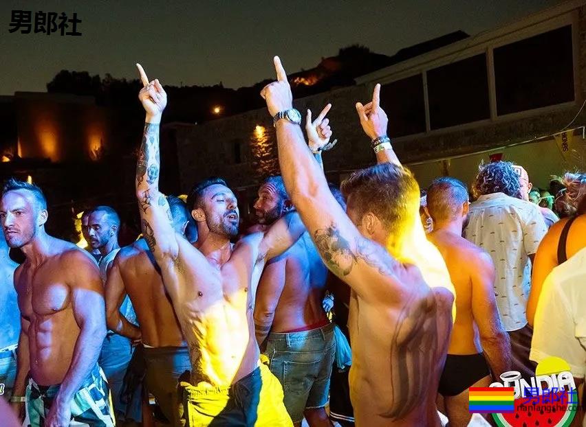 每年八月，三万基男齐聚希腊GAY岛上，就为这一盛事！ - 51虹马