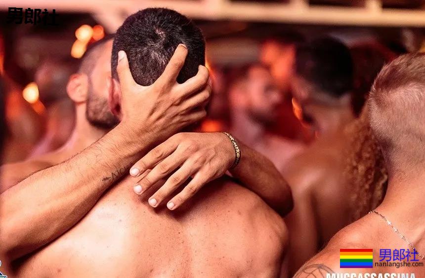 每年八月，三万基男齐聚希腊GAY岛上，就为这一盛事！ - 51虹马
