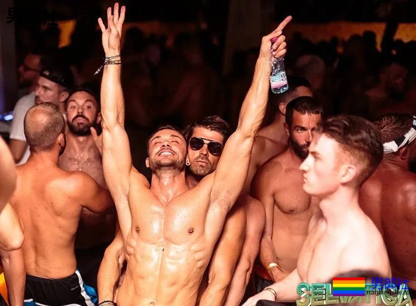 每年八月，三万基男齐聚希腊GAY岛上，就为这一盛事！ - 51虹马