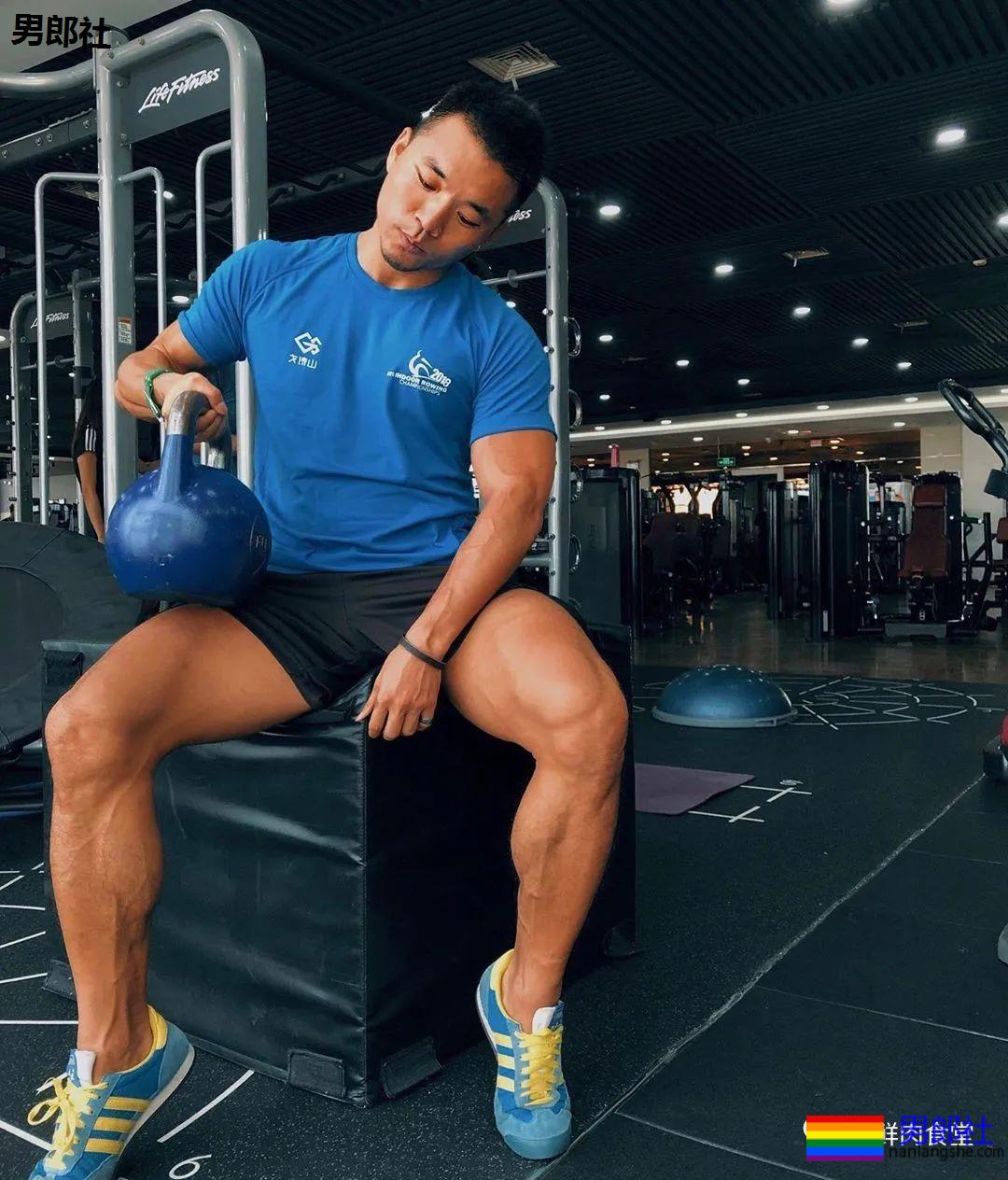 大胸黝黑肌肉汉子,运动裤透露 “ 大 ” 实力!! - 51虹马 大胸黝黑肌肉汉子,运动裤透露 “ 大 ” 实力!! - 51虹马