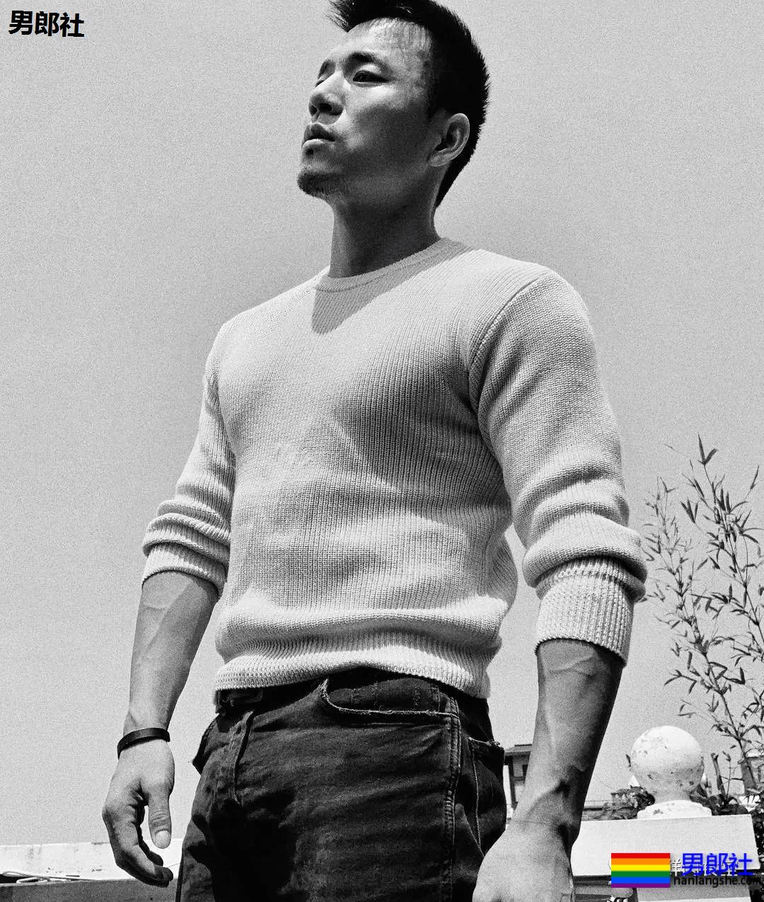 大胸黝黑肌肉汉子,运动裤透露 “ 大 ” 实力!! - 51虹马 大胸黝黑肌肉汉子,运动裤透露 “ 大 ” 实力!! - 51虹马