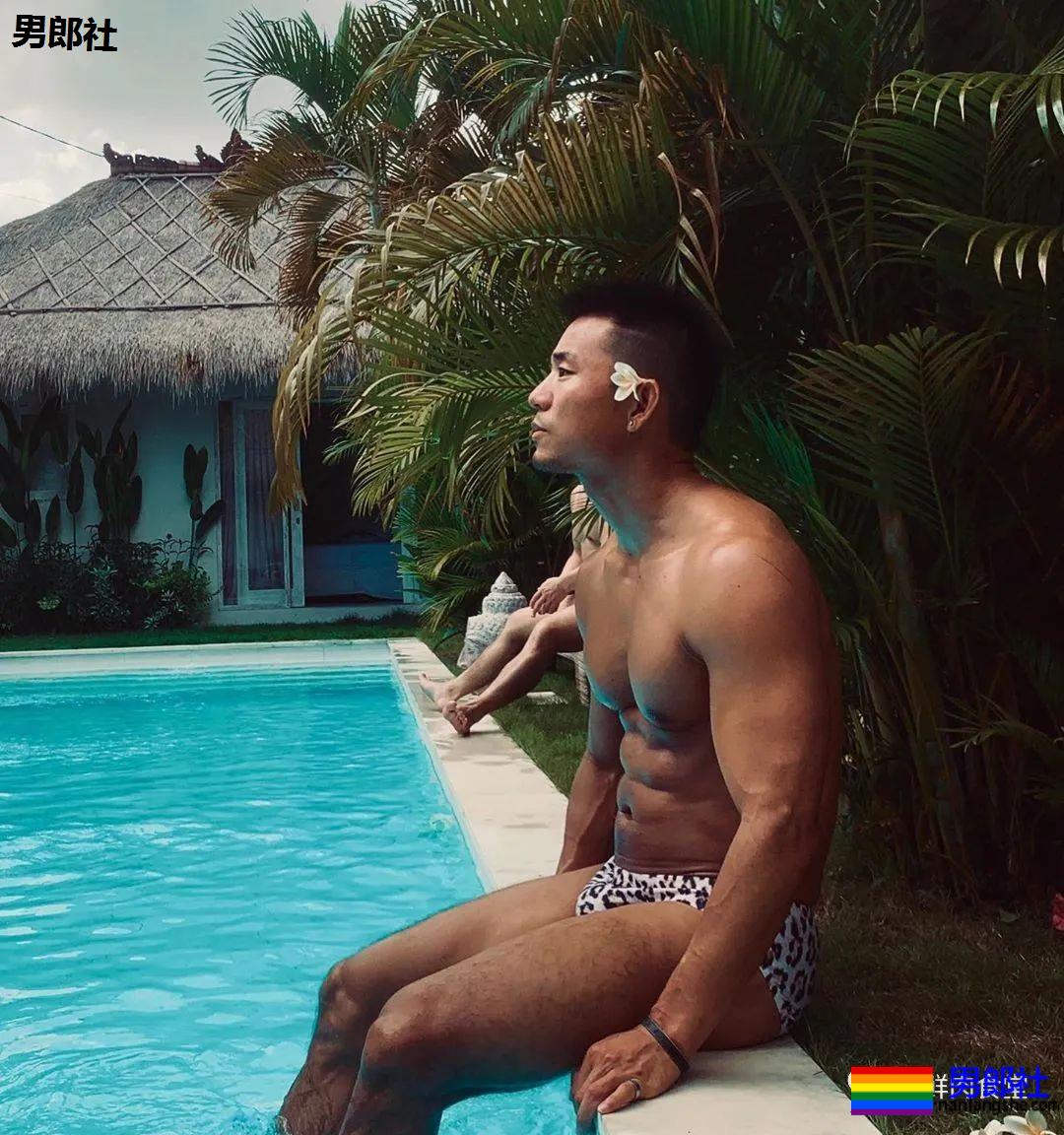 大胸黝黑肌肉汉子,运动裤透露 “ 大 ” 实力!! - 51虹马 大胸黝黑肌肉汉子,运动裤透露 “ 大 ” 实力!! - 51虹马