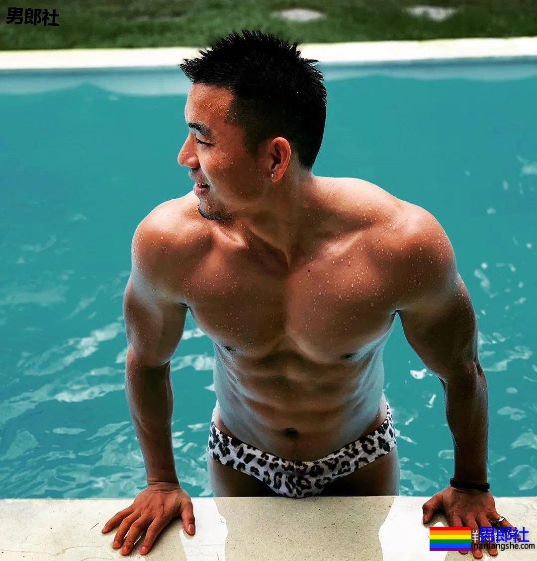 大胸黝黑肌肉汉子,运动裤透露 “ 大 ” 实力!! - 51虹马 大胸黝黑肌肉汉子,运动裤透露 “ 大 ” 实力!! - 51虹马