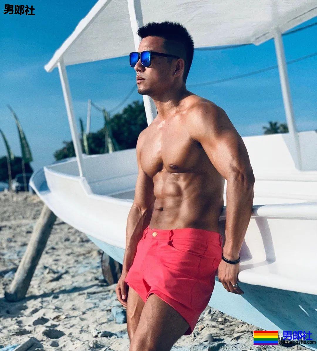 大胸黝黑肌肉汉子,运动裤透露 “ 大 ” 实力!! - 51虹马 大胸黝黑肌肉汉子,运动裤透露 “ 大 ” 实力!! - 51虹马