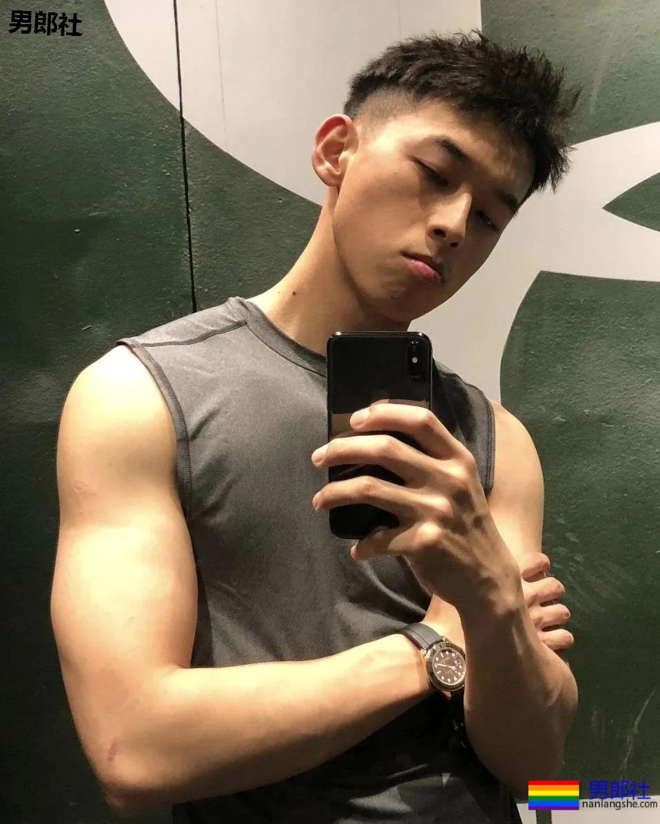 四川民航大学飞行员小哥，沉迷于他的颜值无法自拔！ - 51虹马