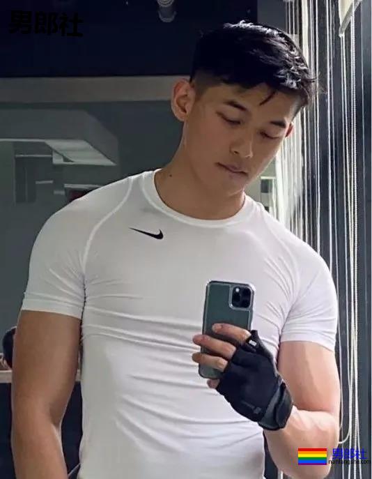 四川民航大学飞行员小哥，沉迷于他的颜值无法自拔！ - 51虹马