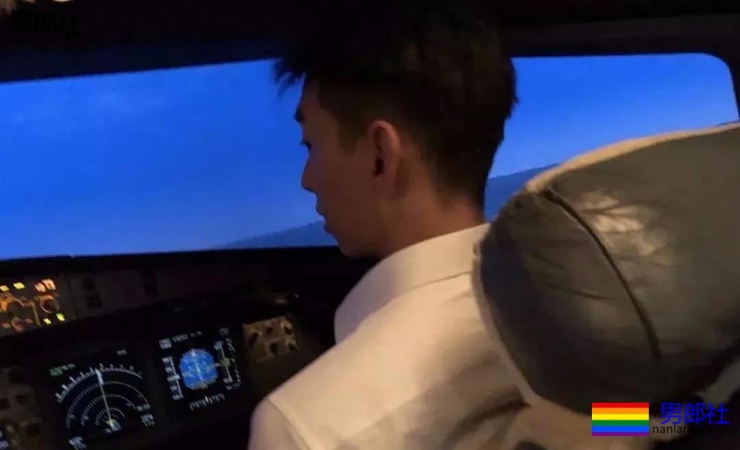 四川民航大学飞行员小哥，沉迷于他的颜值无法自拔！ - 51虹马