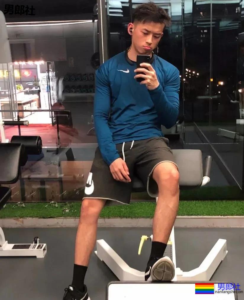 四川民航大学飞行员小哥，沉迷于他的颜值无法自拔！ - 51虹马