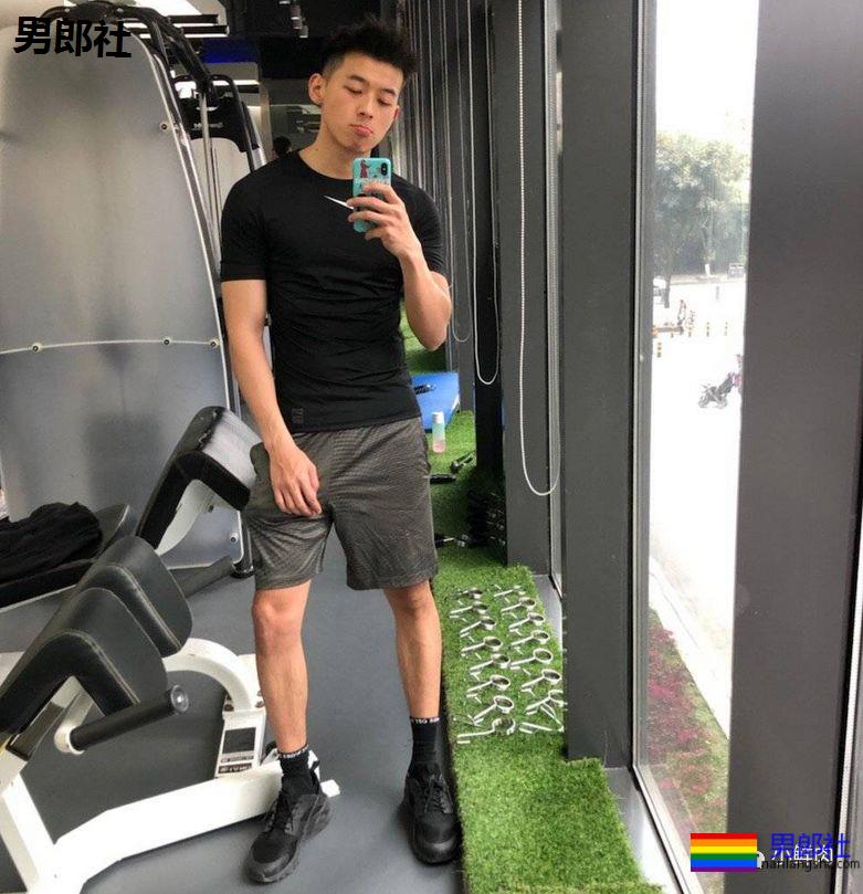 四川民航大学飞行员小哥，沉迷于他的颜值无法自拔！ - 51虹马