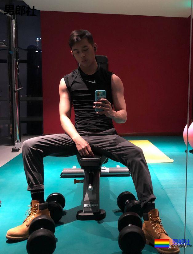 四川民航大学飞行员小哥，沉迷于他的颜值无法自拔！ - 51虹马