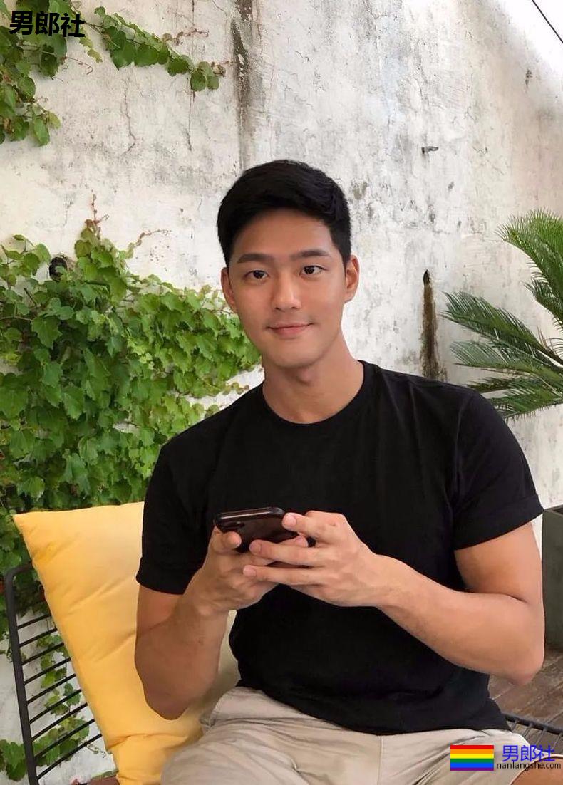 长腿欧巴的制服诱惑！你能挺几秒？ - 51虹马