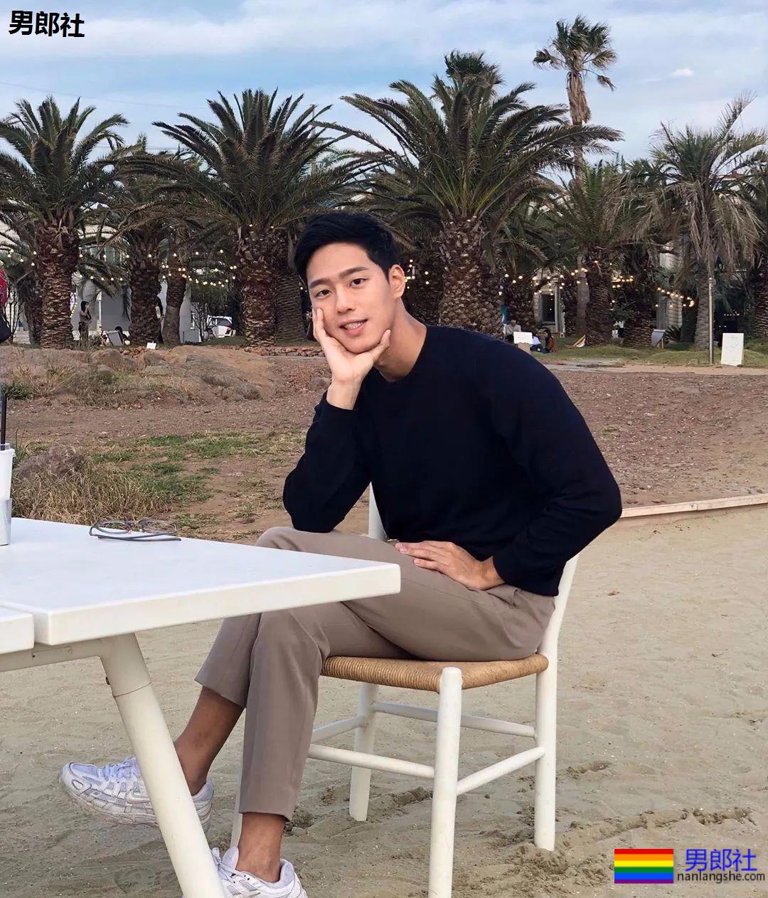 长腿欧巴的制服诱惑！你能挺几秒？ - 51虹马