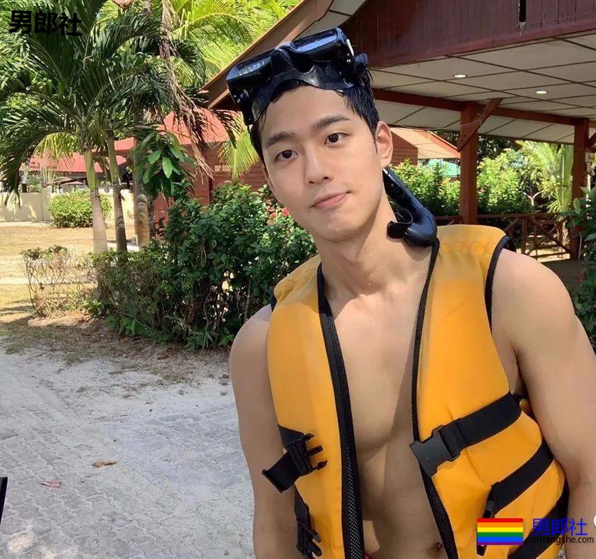 长腿欧巴的制服诱惑！你能挺几秒？ - 51虹马