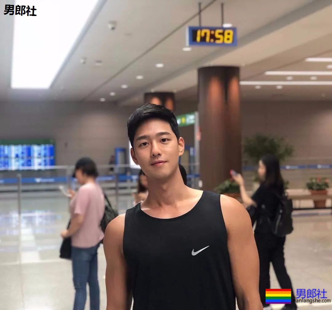 长腿欧巴的制服诱惑！你能挺几秒？ - 51虹马