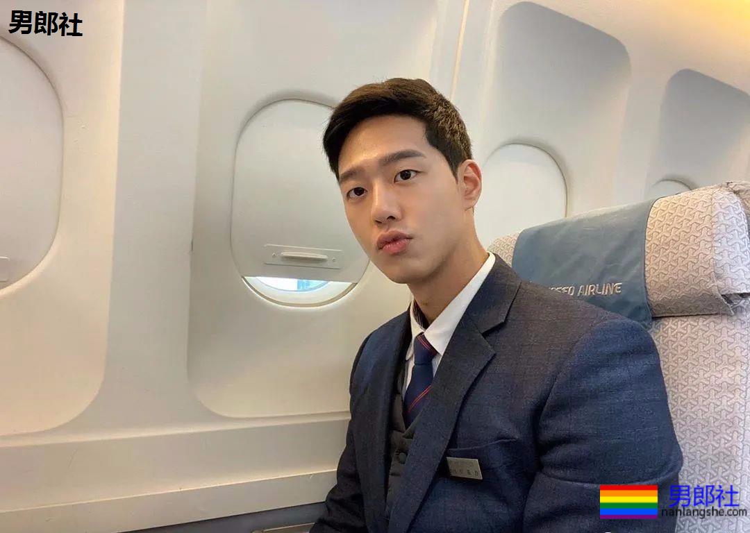 长腿欧巴的制服诱惑！你能挺几秒？ - 51虹马