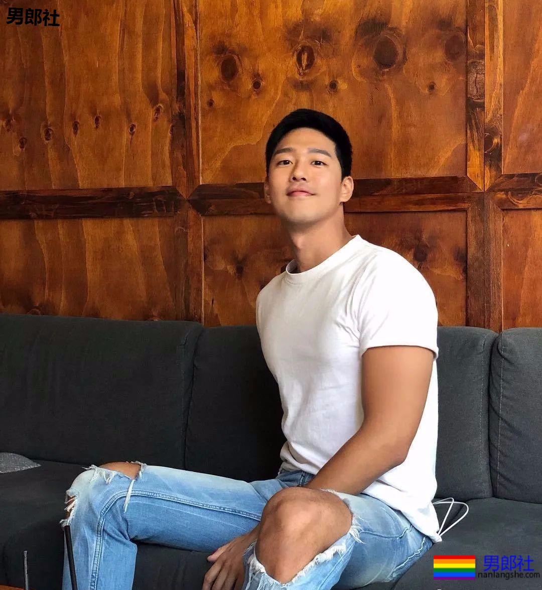 长腿欧巴的制服诱惑！你能挺几秒？ - 51虹马