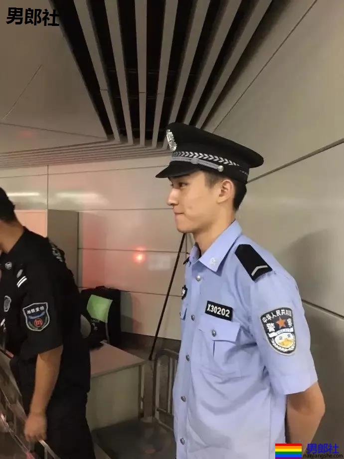 湖南卫视捧红的神颜兵哥哥，寸头制服A到爆，现在变成这样了…… - 51虹马