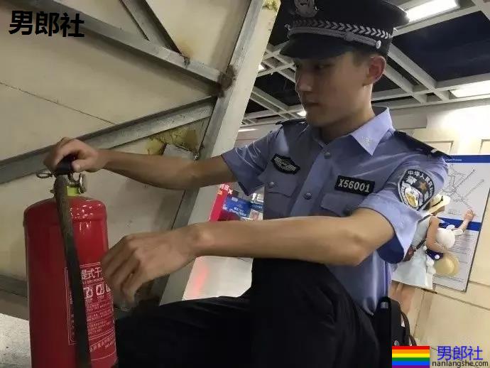 湖南卫视捧红的神颜兵哥哥，寸头制服A到爆，现在变成这样了…… - 51虹马