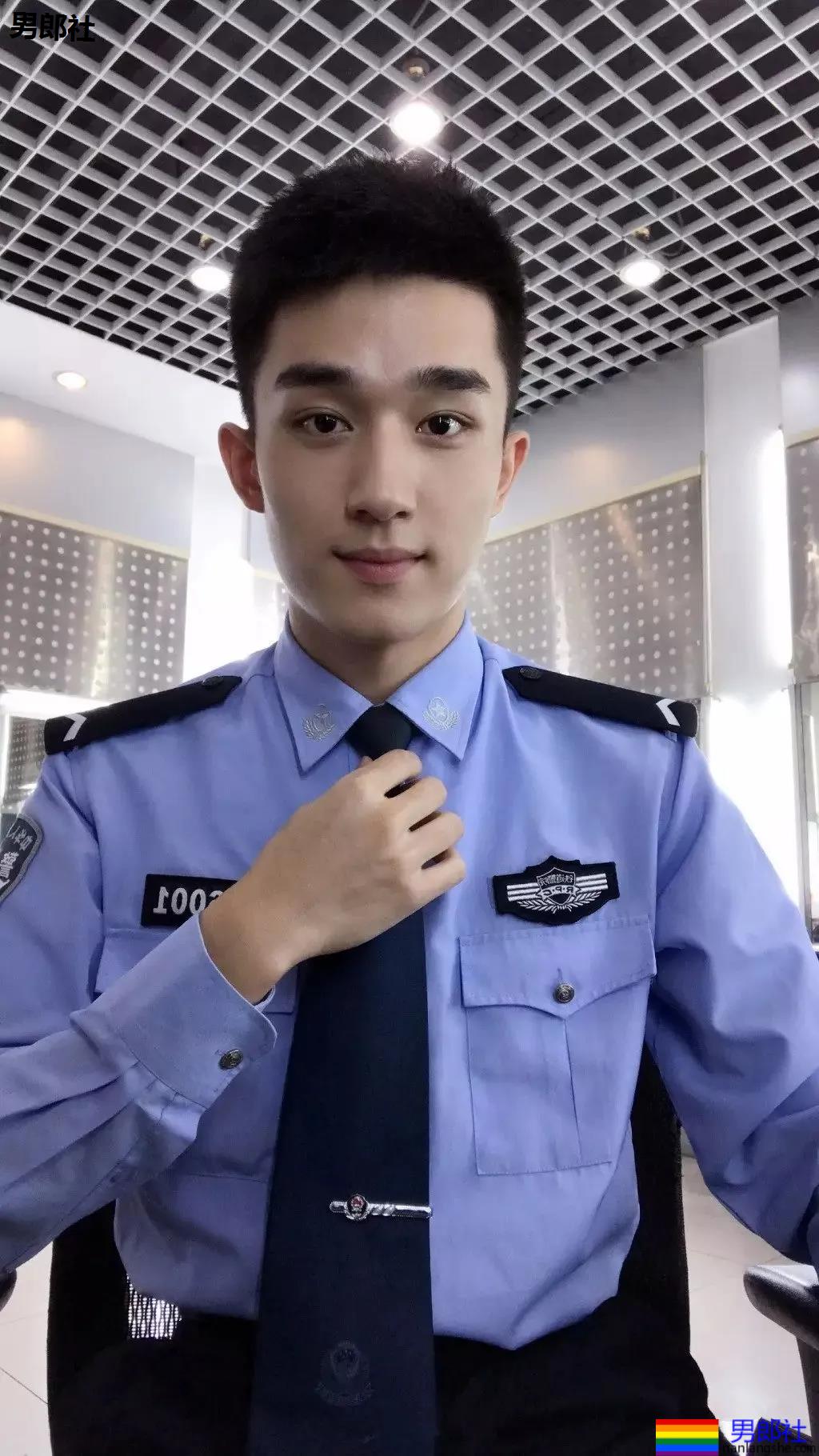 湖南卫视捧红的神颜兵哥哥，寸头制服A到爆，现在变成这样了…… - 51虹马