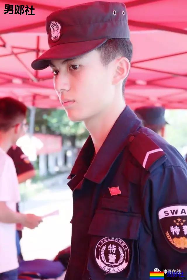 湖南卫视捧红的神颜兵哥哥，寸头制服A到爆，现在变成这样了…… - 51虹马