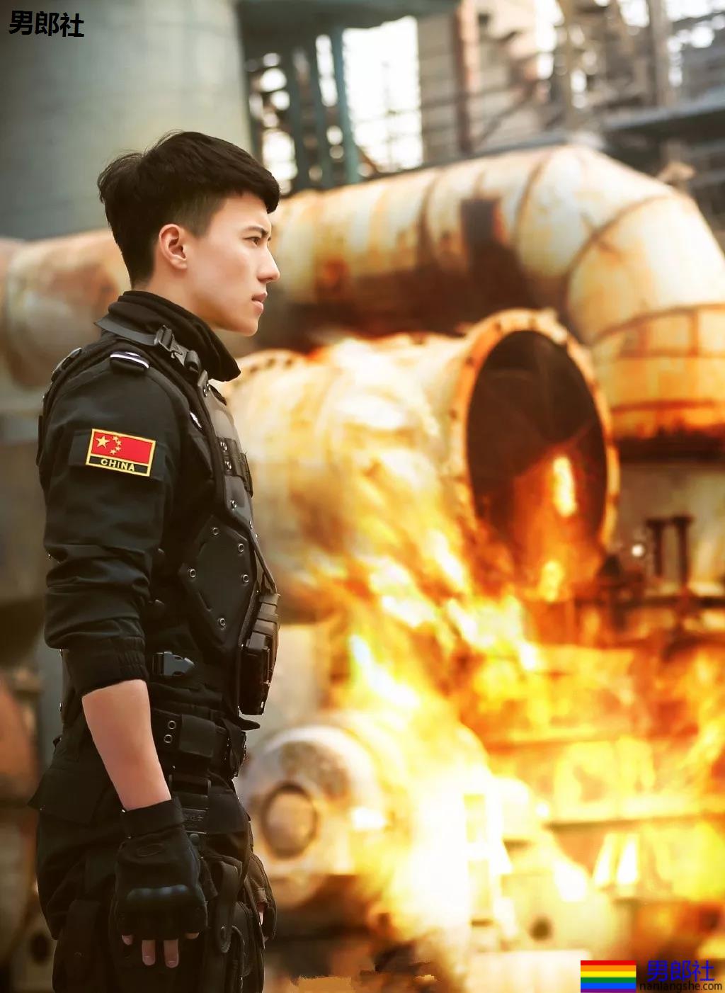 湖南卫视捧红的神颜兵哥哥，寸头制服A到爆，现在变成这样了…… - 51虹马