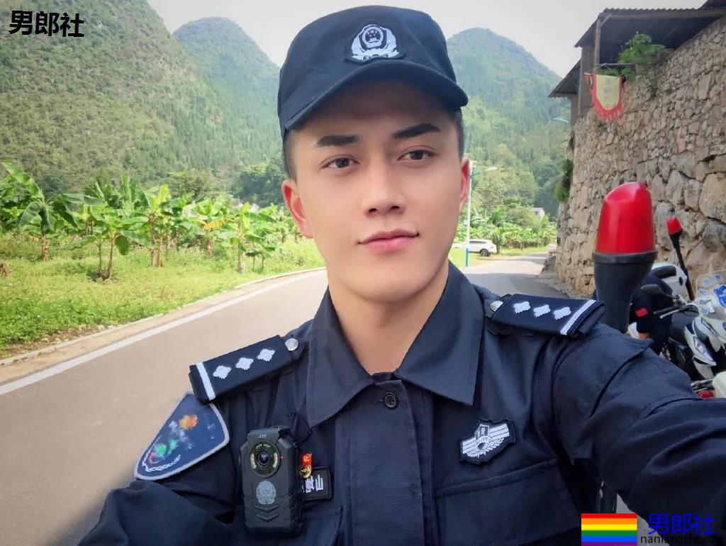 湖南卫视捧红的神颜兵哥哥，寸头制服A到爆，现在变成这样了…… - 51虹马